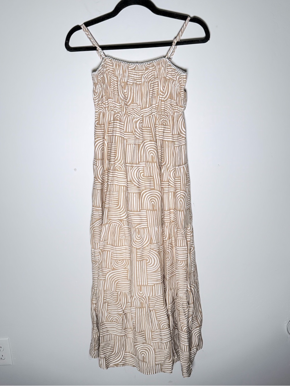 Blu Pepper Beige and White Printed Maxi Dress S Scalloped Lined